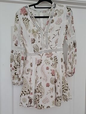 Palma Australia - Floral Lace Trim V-Neck Mini Dress In Ivory & Blush